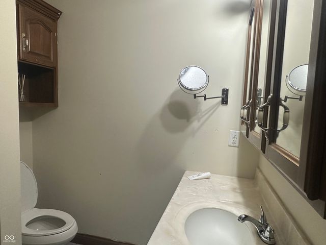 1225 Apple Valley Road, Greenwood, IN 46142