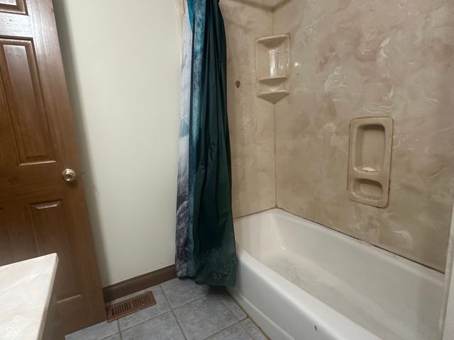 1225 Apple Valley Road, Greenwood, IN 46142