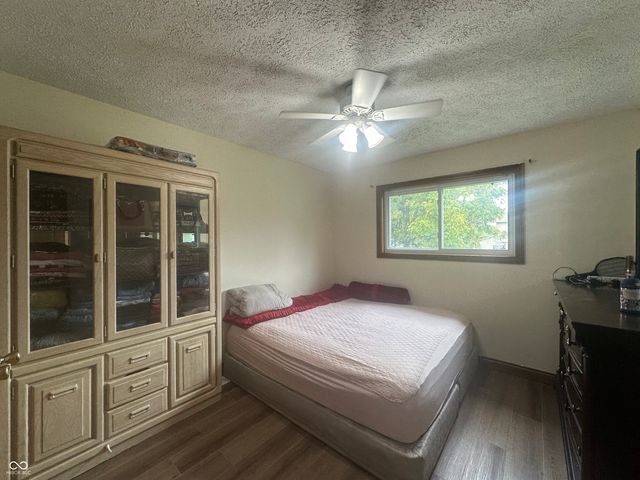 1225 Apple Valley Road, Greenwood, IN 46142
