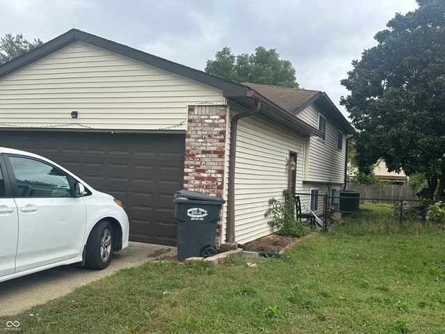 1225 Apple Valley Road, Greenwood, IN 46142