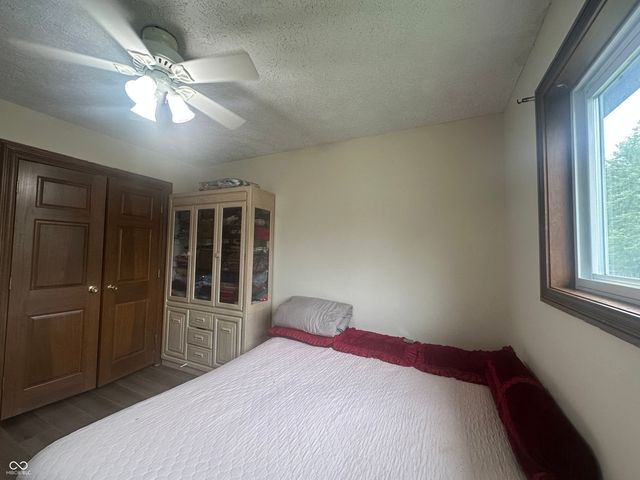 1225 Apple Valley Road, Greenwood, IN 46142