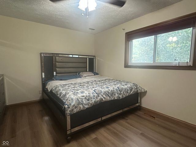 1225 Apple Valley Road, Greenwood, IN 46142