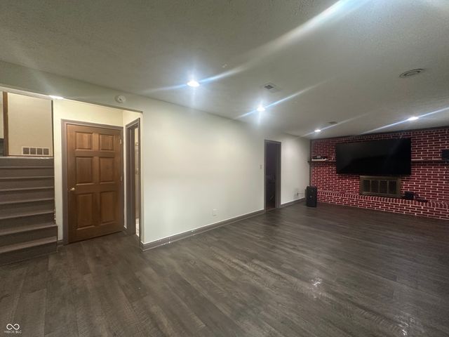 1225 Apple Valley Road, Greenwood, IN 46142