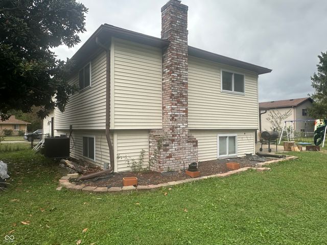 1225 Apple Valley Road, Greenwood, IN 46142