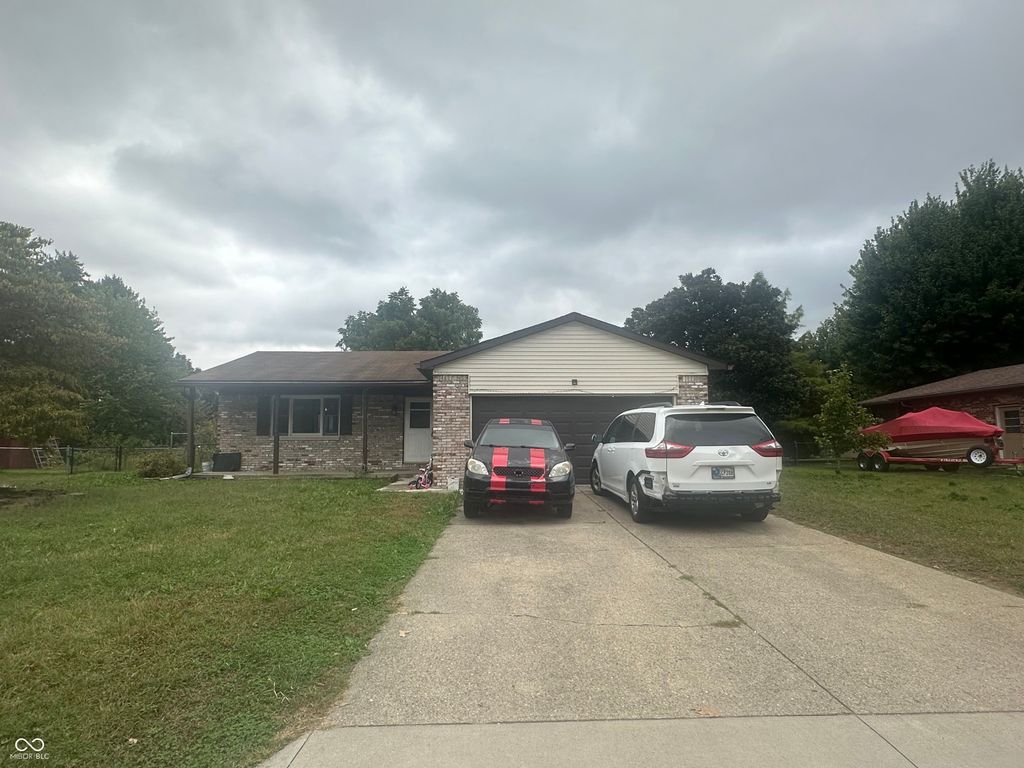 1225 Apple Valley Road, Greenwood, IN 46142