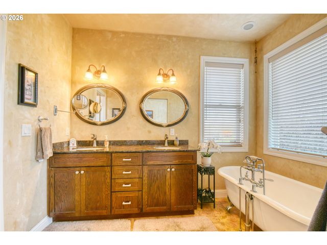 370 RILEY Ln, Adams, OR 97810