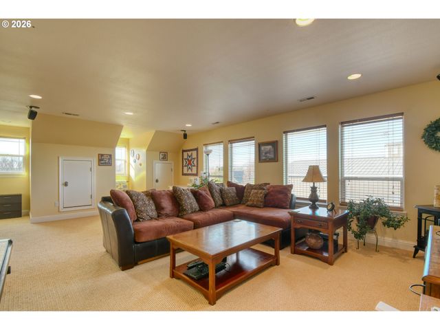 370 RILEY Ln, Adams, OR 97810