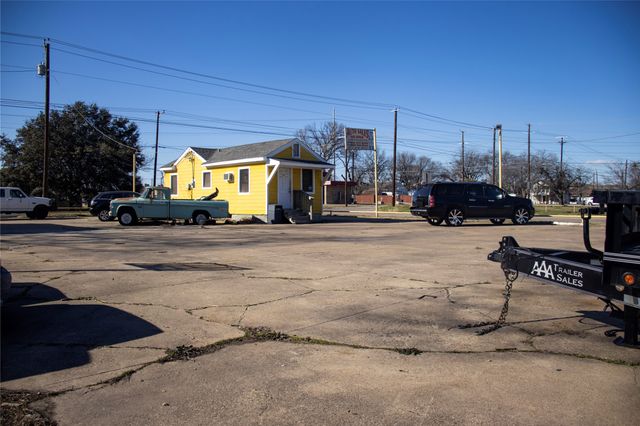 304 S 3rd Street, Garland, TX 75040