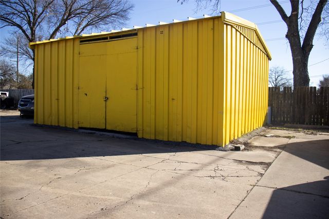 304 S 3rd Street, Garland, TX 75040