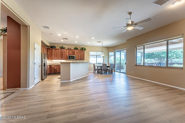 991 W Calle Artistica, Green Valley, AZ 85614