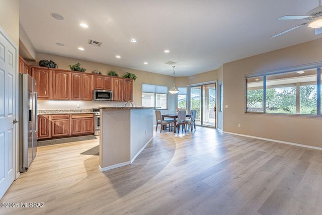 991 W Calle Artistica, Green Valley, AZ 85614