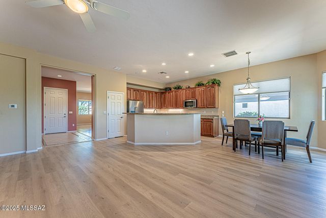 991 W Calle Artistica, Green Valley, AZ 85614