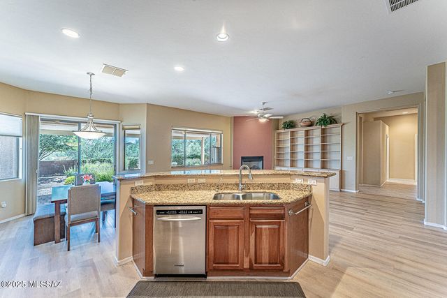 991 W Calle Artistica, Green Valley, AZ 85614