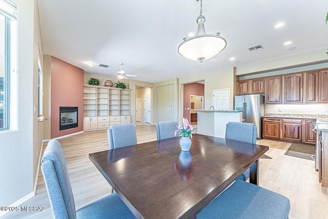 991 W Calle Artistica, Green Valley, AZ 85614