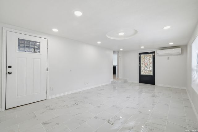 107 Sussex, San Antonio, TX 78221