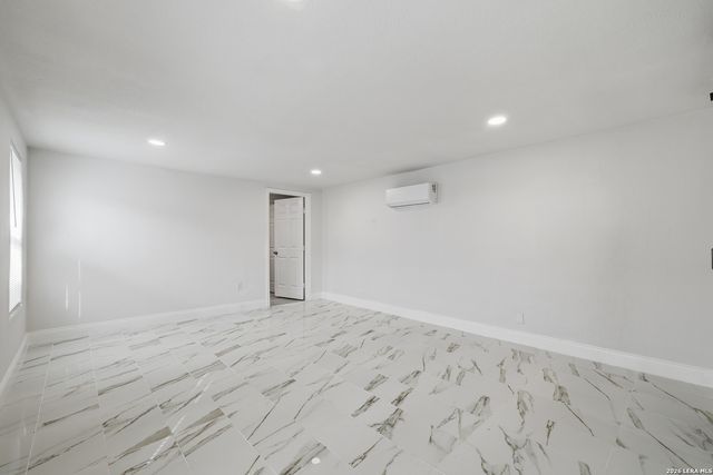 107 Sussex, San Antonio, TX 78221