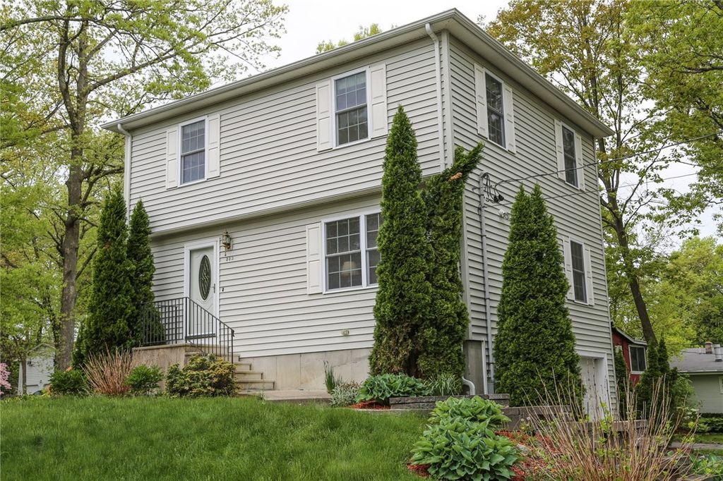303 Reservoir Avenue, Lincoln, RI 02865