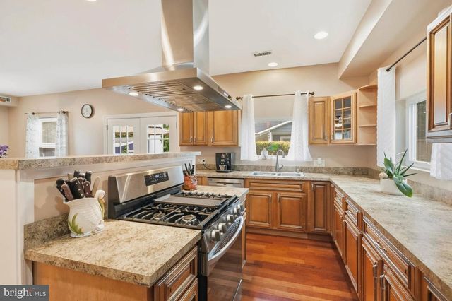 1011 CRAWFORD DR, Rockville, MD 20851