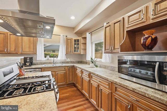 1011 CRAWFORD DR, Rockville, MD 20851