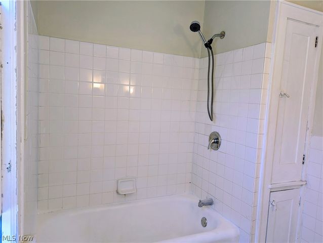 3476 Meadowbrook Boulevard, Cleveland Heights, OH 44118