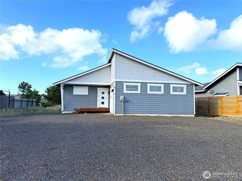 1129 Fairwood Drive SW, Ocean Shores, WA 98569
