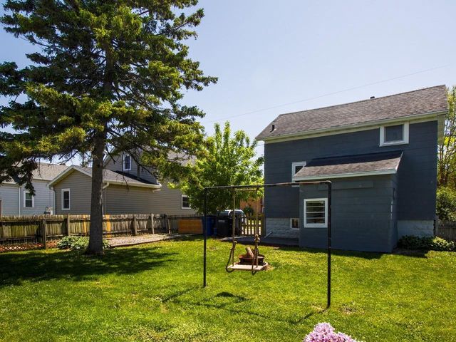 712 W 9TH AVENUE, Oshkosh, WI 54902