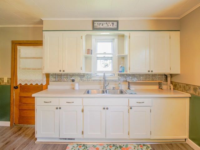 712 W 9TH AVENUE, Oshkosh, WI 54902