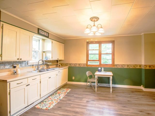 712 W 9TH AVENUE, Oshkosh, WI 54902