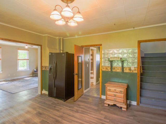 712 W 9TH AVENUE, Oshkosh, WI 54902