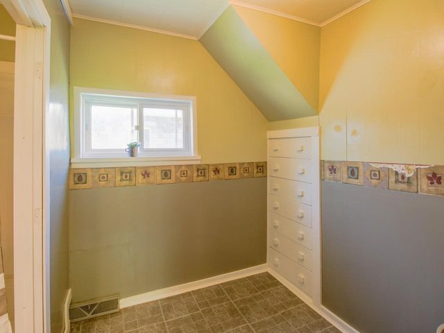 712 W 9TH AVENUE, Oshkosh, WI 54902