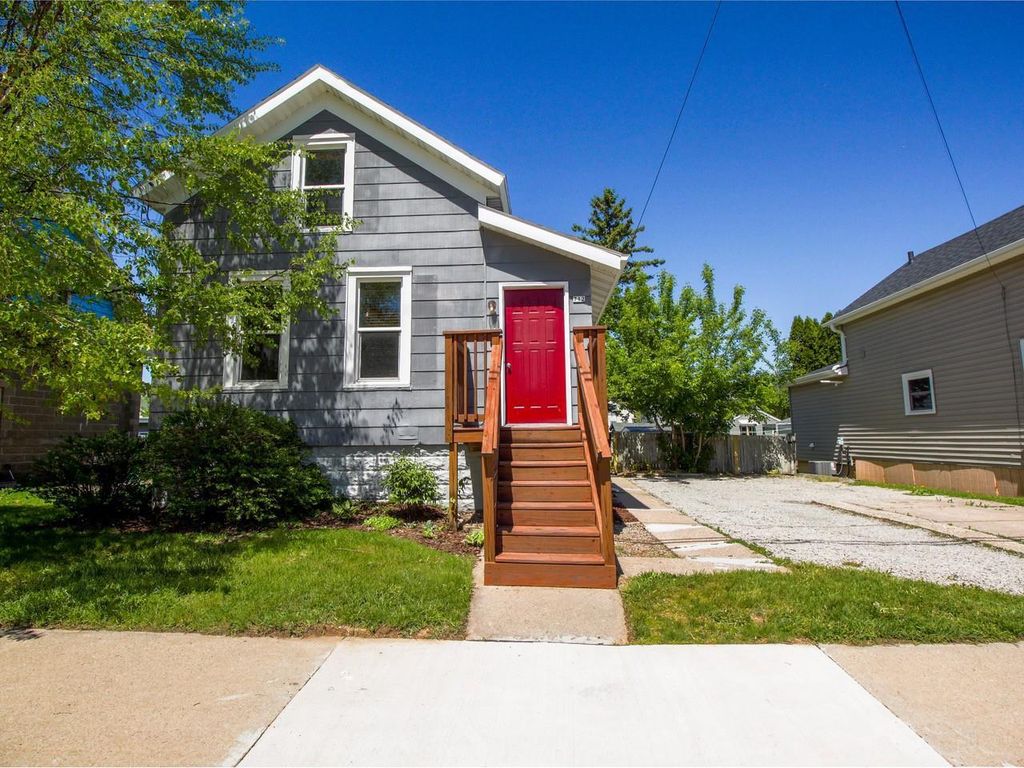 712 W 9TH AVENUE, Oshkosh, WI 54902