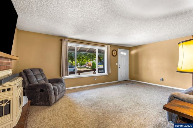 3965 48th Av NE, Salem, OR 97305