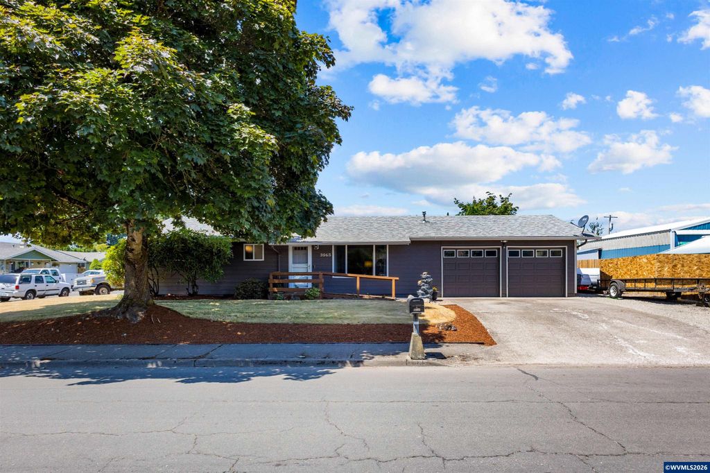 Image 1 of property listing at 3965 48th Av NE, Salem, OR 97305
