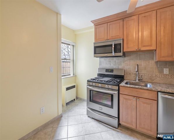420 Park Place 5C, Fort Lee, NJ 07024