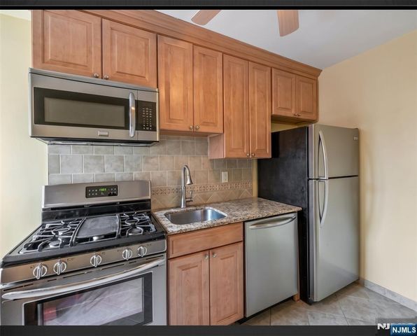 420 Park Place 5C, Fort Lee, NJ 07024