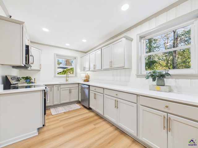 581 Rogers Drive, Macon, GA 31204