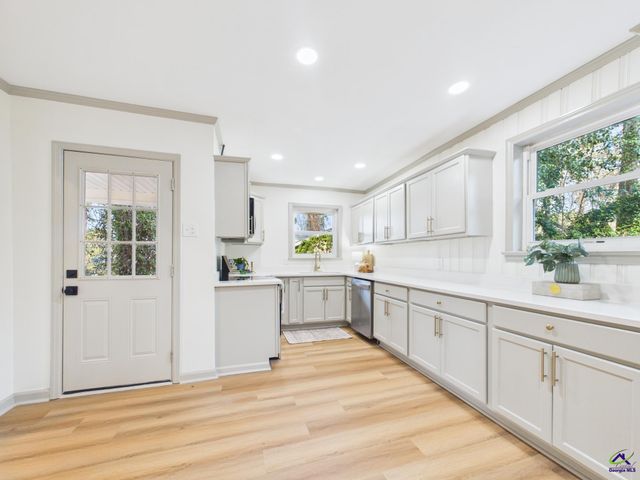 581 Rogers Drive, Macon, GA 31204