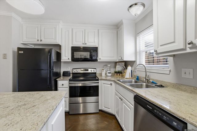 9715 Siegen Ln, Baton Rouge, LA 70810