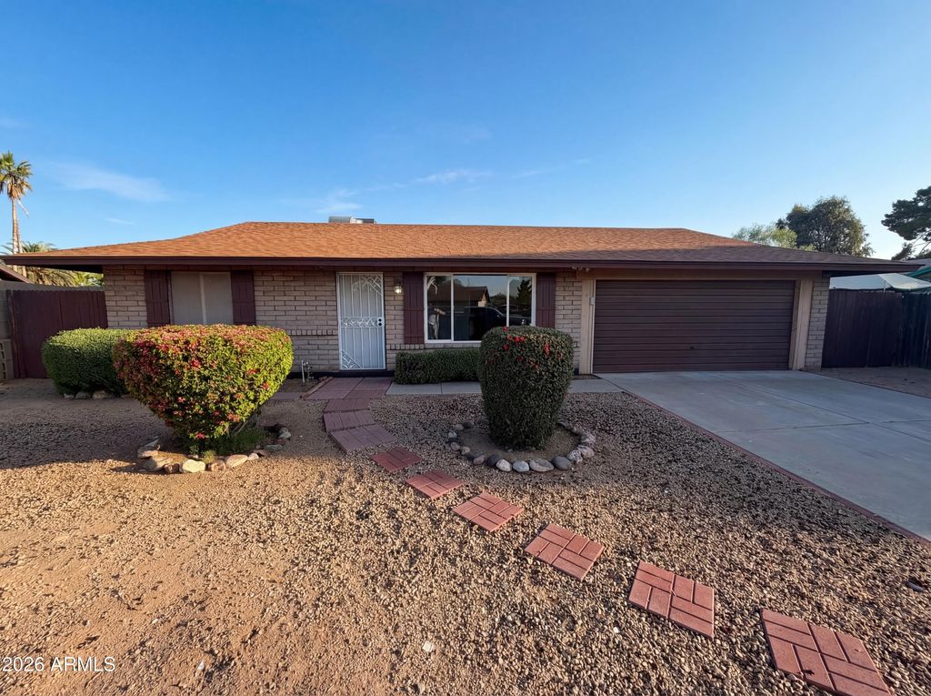 5528 W GREENBRIAR Drive, Glendale, AZ 85308