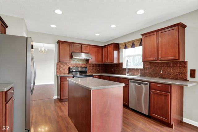 19304 Searay Drive, Noblesville, IN 46060