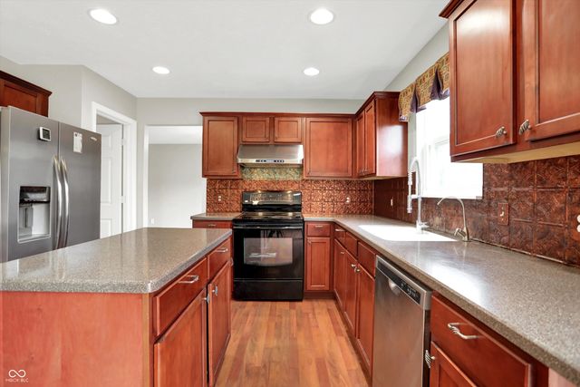 19304 Searay Drive, Noblesville, IN 46060