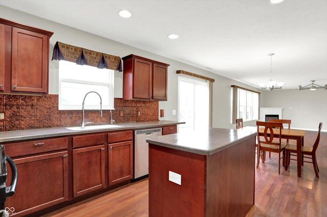 19304 Searay Drive, Noblesville, IN 46060
