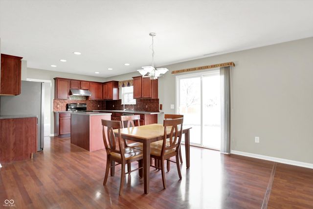 19304 Searay Drive, Noblesville, IN 46060