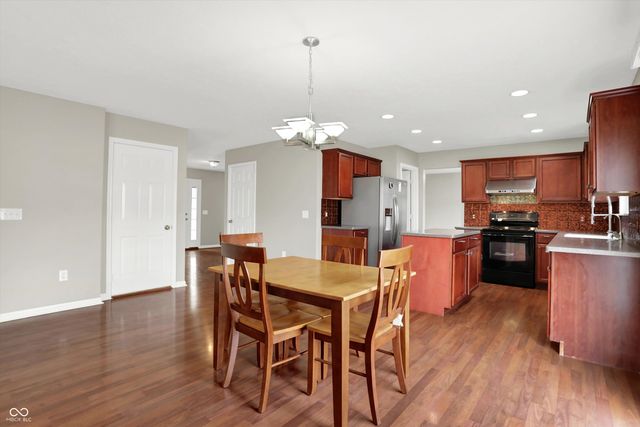 19304 Searay Drive, Noblesville, IN 46060