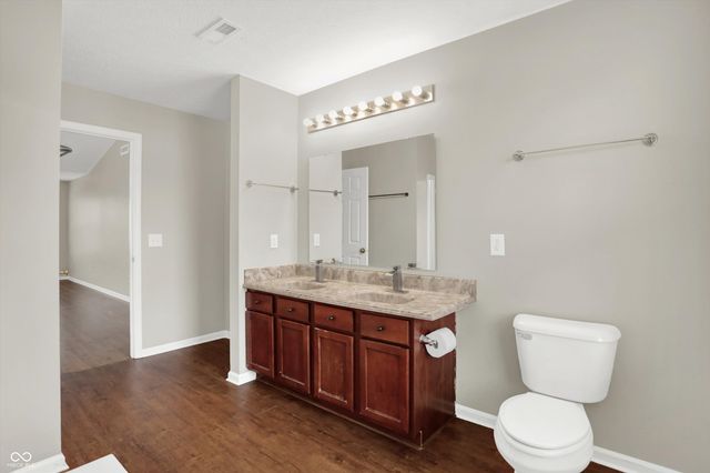 19304 Searay Drive, Noblesville, IN 46060
