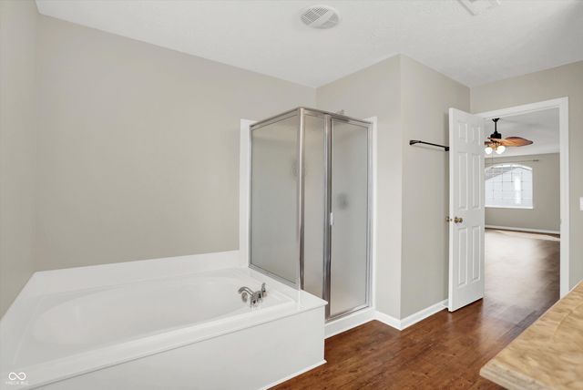 19304 Searay Drive, Noblesville, IN 46060