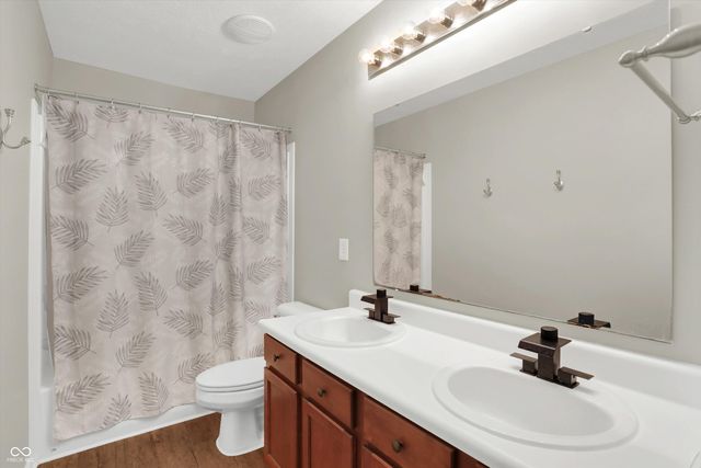 19304 Searay Drive, Noblesville, IN 46060