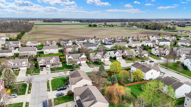 19304 Searay Drive, Noblesville, IN 46060