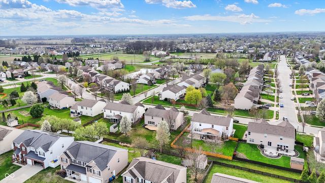 19304 Searay Drive, Noblesville, IN 46060