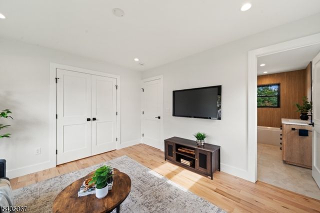 108 Harrington Rd, Clifton City, NJ 07012